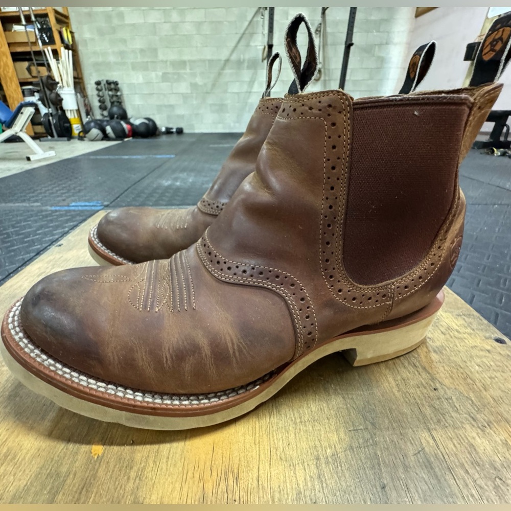 Ariat Men’s Western Boot size  8.5